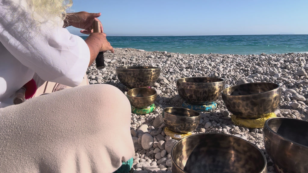 SOUND HEALING 
TIBETAN BOWLS
MEDITATION
REIKI
TAROT READER
ASMR
WAVES OCEAN
ONLINE SOUND HEALING
